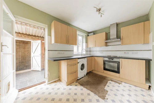 House - Semi-Detached Main Photo