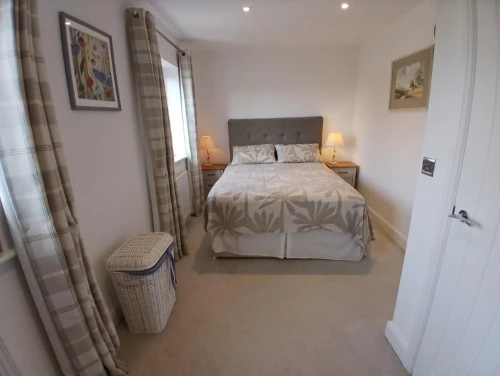 House - Semi-Detached Main Photo