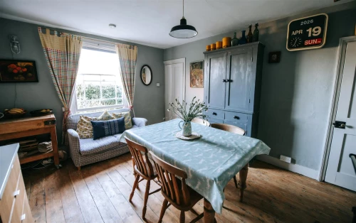House - Semi-Detached Main Photo