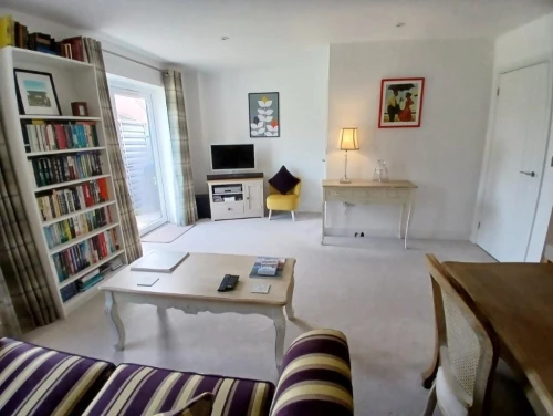 House - Semi-Detached Photo 3