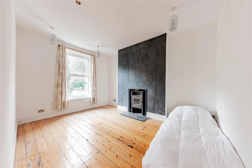 House - Semi-Detached Main Photo