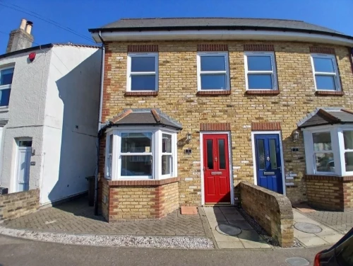 House - Semi-Detached Main Photo