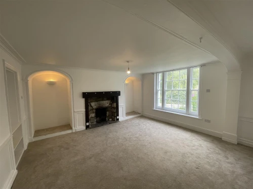 House - Semi-Detached Photo 3