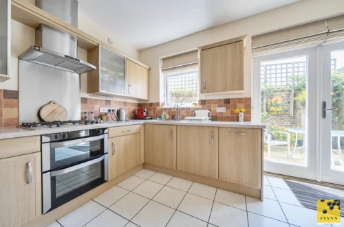 House - Semi-Detached Main Photo