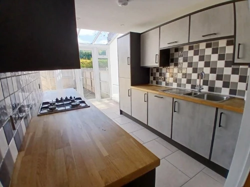 House - Semi-Detached Photo 2