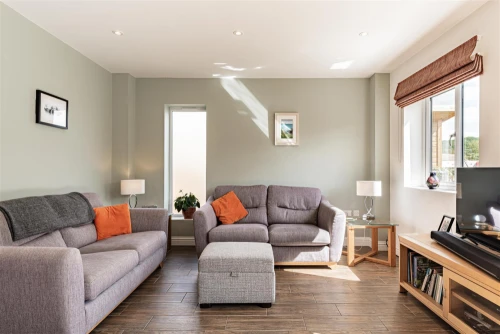 House - Semi-Detached Main Photo