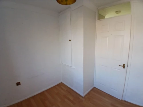 House - Terraced Photo 2