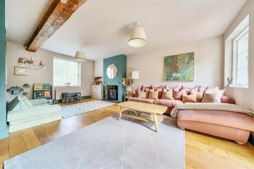 House - Semi-Detached Main Photo