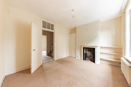 House - Terraced Main Photo