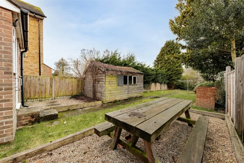 House - Semi-Detached Main Photo