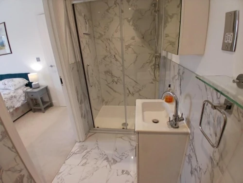 House - Semi-Detached Main Photo