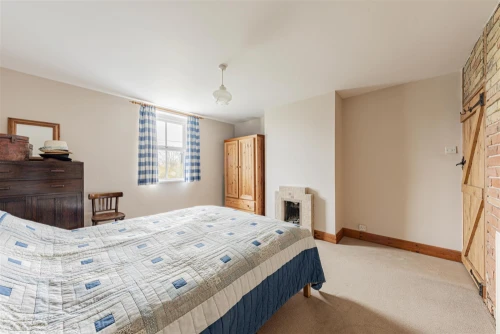 House - Semi-Detached Main Photo