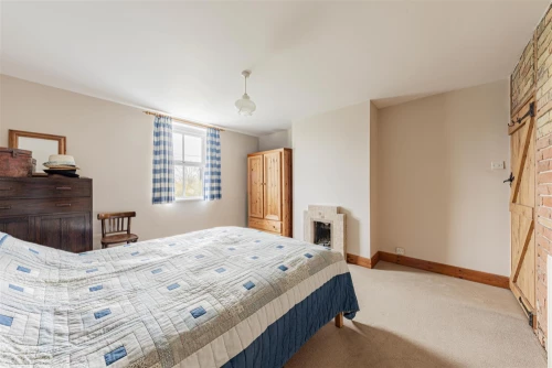 House - Semi-Detached Main Photo