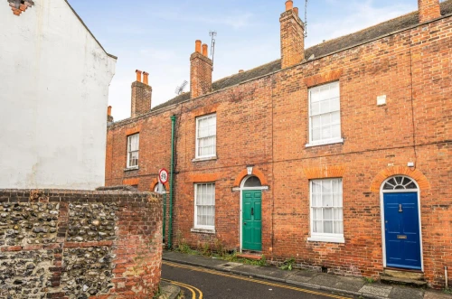 House - Terraced Main Photo