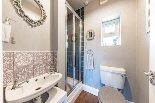 House - Semi-Detached Main Photo