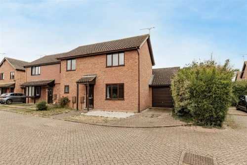House - Semi-Detached Main Photo