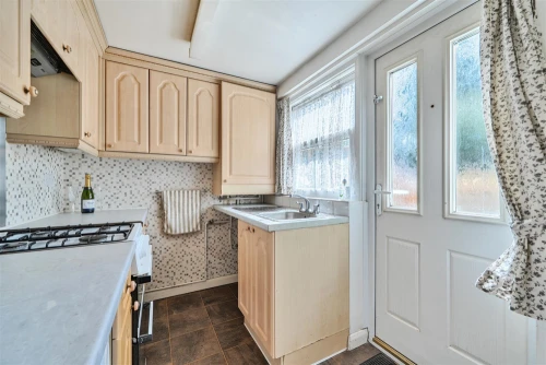 House - Semi-Detached Main Photo