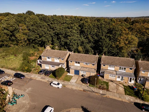 House - Semi-Detached Main Photo