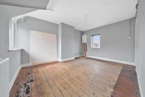 House - Semi-Detached Main Photo