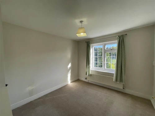 House - Semi-Detached Main Photo