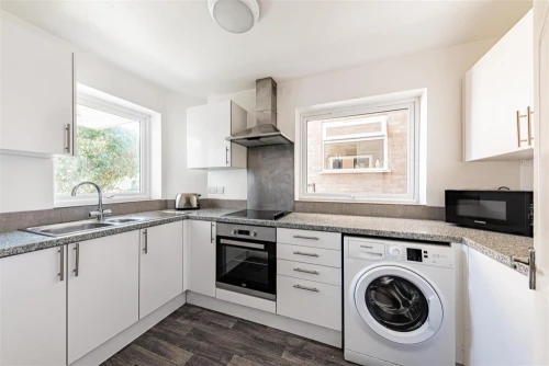 House - Semi-Detached Main Photo
