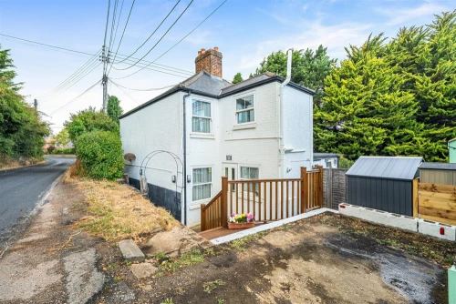 House - Semi-Detached Main Photo