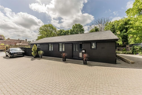 Bungalow - Detached Photo 1