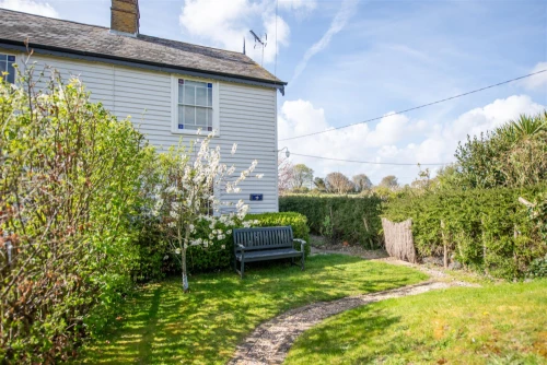 House - Semi-Detached Main Photo