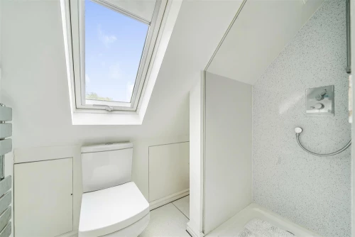 House - Detached Photo 3