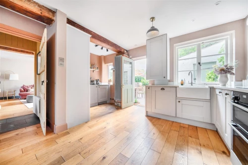 House - Semi-Detached Main Photo