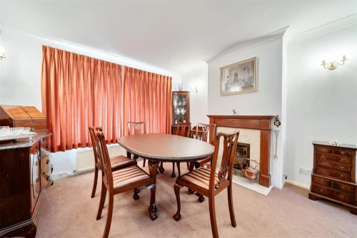 House - Semi-Detached Main Photo