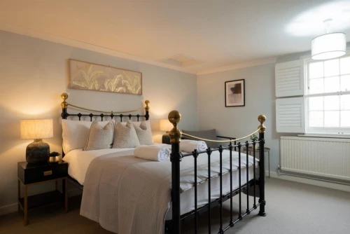 House - Semi-Detached Main Photo