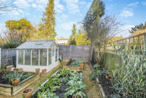 House - Semi-Detached Main Photo