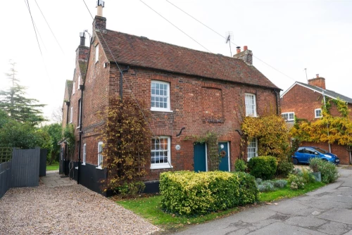 House - Semi-Detached Main Photo