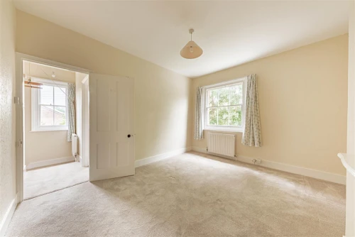 House - Semi-Detached Main Photo