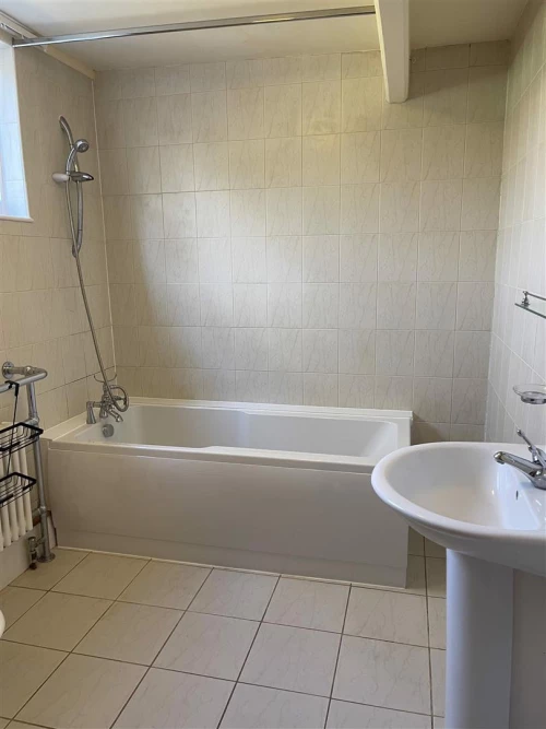 House - Semi-Detached Main Photo