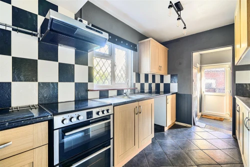 House - Semi-Detached Main Photo