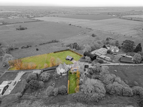 House - Semi-Detached Main Photo