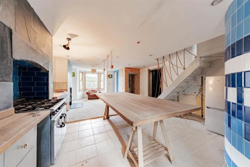 House - Semi-Detached Photo 4