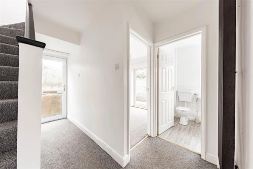 House - Detached Photo 3