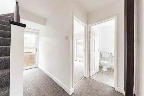 House - Detached Photo 3