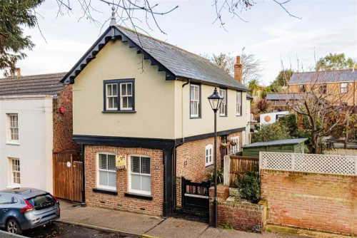 House - Detached Photo 2