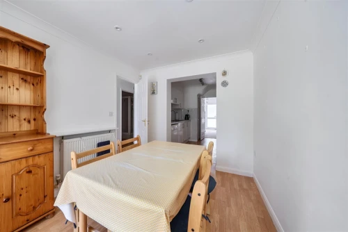 House - Semi-Detached Main Photo
