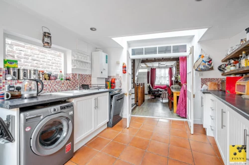 House - Terraced Photo 4