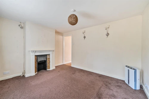 House - Semi-Detached Main Photo