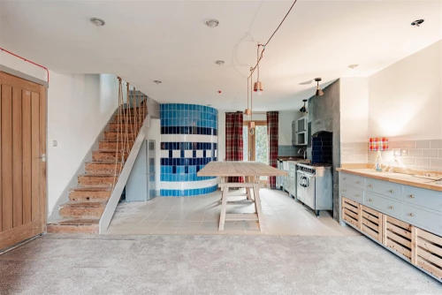 House - Semi-Detached Main Photo