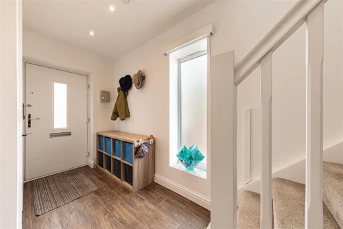 House - Semi-Detached Main Photo
