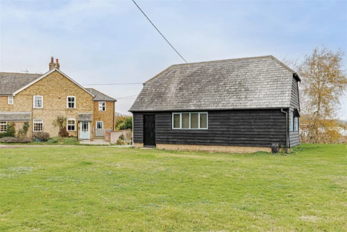 House - Semi-Detached Main Photo