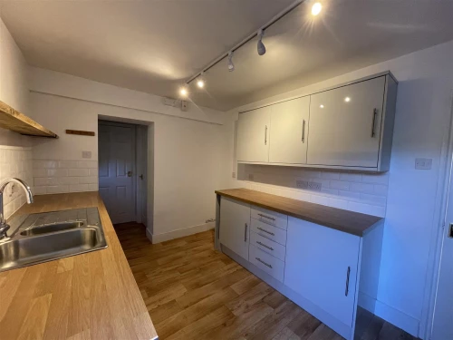 House - Semi-Detached Main Photo