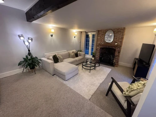House - Detached Photo 3